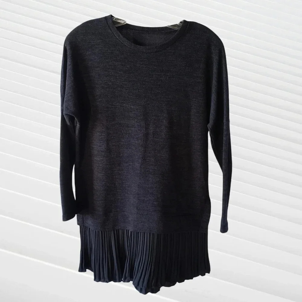 -Abercrombie & Fitch navy blouse size Small
